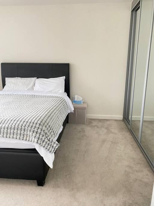 4-Room Detached Furnished Home With Parking 莱切斯特 外观 照片
